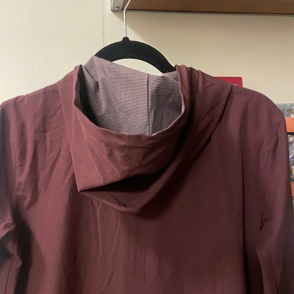 Vuori Outdoor Trainer Shell Jacket, Size Medium - Picture 6 of 9